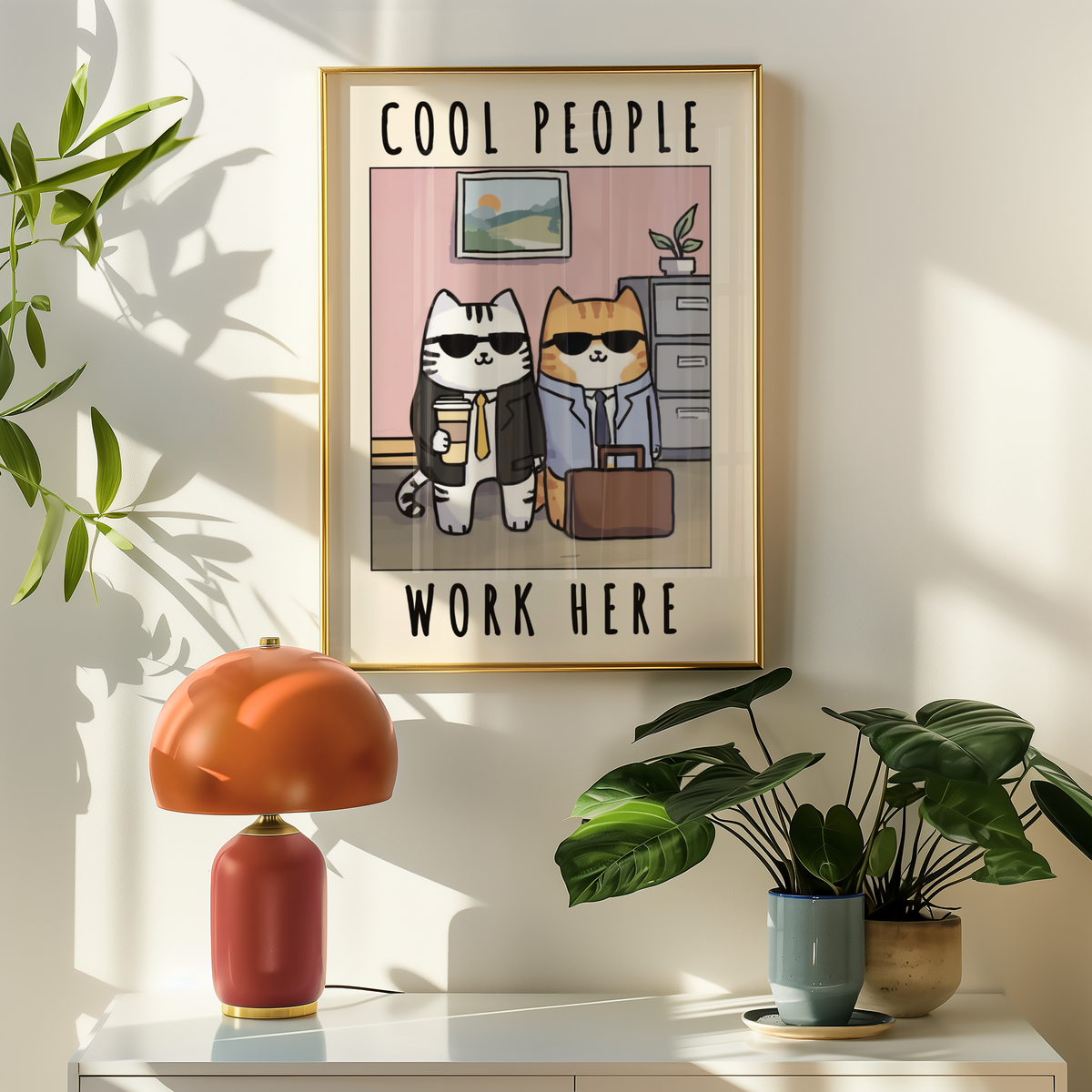 Mockup av Office Cool Cats affisch på vägg – köp enkelt hos Bozetto i hög kvalitet