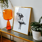 Mockup av Helena Engström Ballet affisch på vägg – köp enkelt hos Bozetto i hög kvalitet