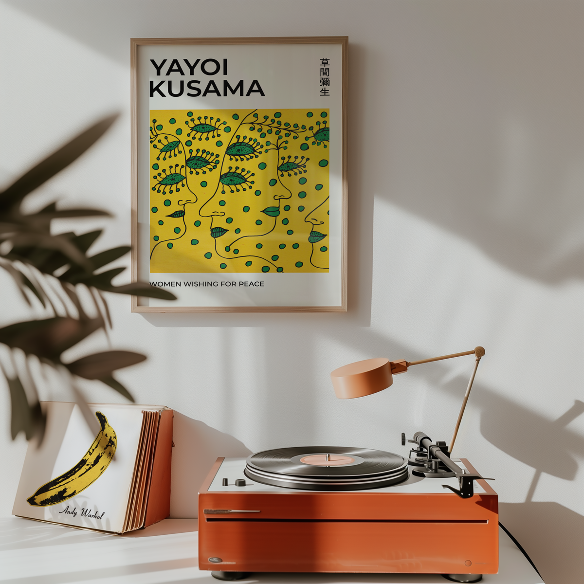Mockup av Yayoi Kusama Peace Faces affisch på vägg – köp enkelt hos Bozetto i hög kvalitet