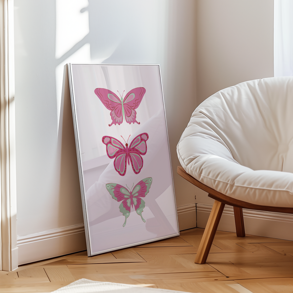 Mockup av Pink Butterfly Trio affisch på vägg – köp enkelt hos Bozetto i hög kvalitet
