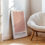 Mockup av William Morris Yew and Aril affisch på vägg – köp enkelt hos Bozetto i hög kvalitet