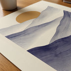 Indigo Mountains Poster – närbild på papper