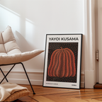 Mockup av Yayoi Kusama Shanghai affisch på vägg – köp enkelt hos Bozetto i hög kvalitet