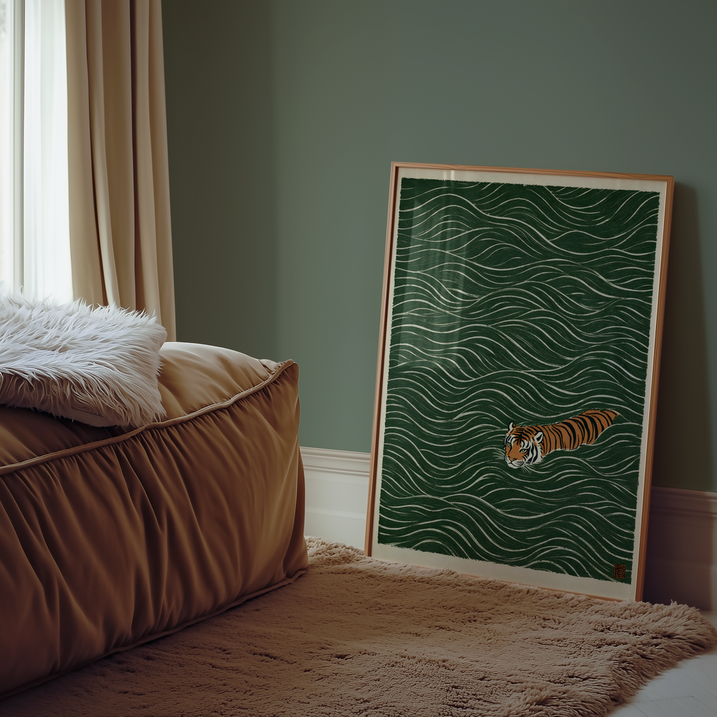 Mockup av Swimming Tiger affisch på vägg – köp enkelt hos Bozetto i hög kvalitet