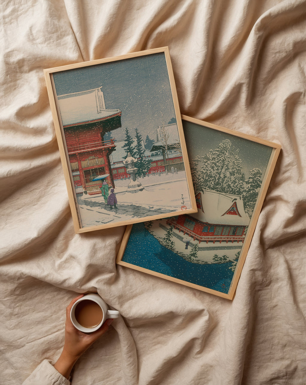 Hasui Kawase Snow at Nezu Gongen Shrine 1933 Poster – två posters i rum 2