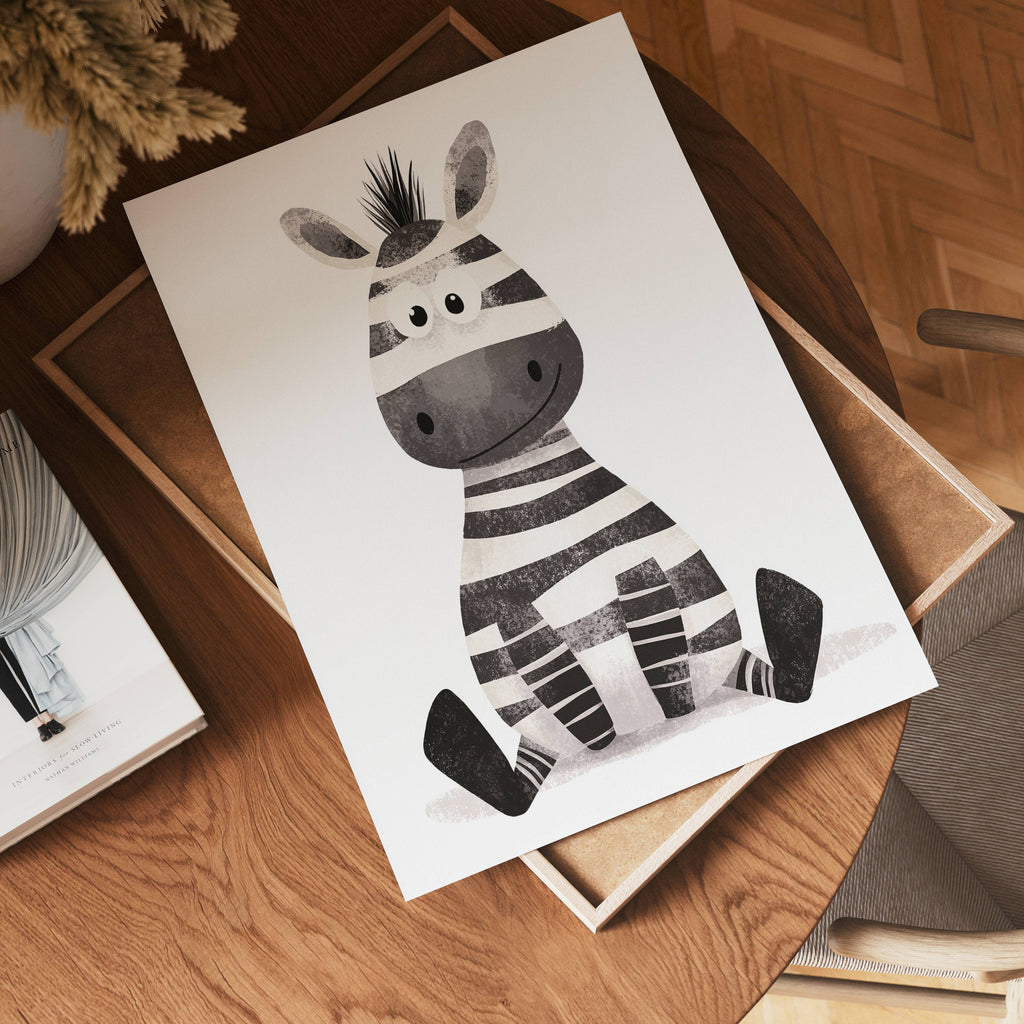 Cute Zebra konsttryck på vit bakgrund – elegant Bozetto affisch för hemmet i hög tryckkvalitet