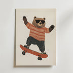 Cool Bear on Skateboard – stilfullt konsttryck från Bozetto, tryckt på matt finpapper