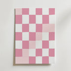 Pink Checkered – stilfullt konsttryck från Bozetto, tryckt på matt finpapper i hög tryckkvalitet