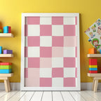 Mockup av Pink Checkered affisch på vägg – köp enkelt hos Bozetto i hög kvalitet