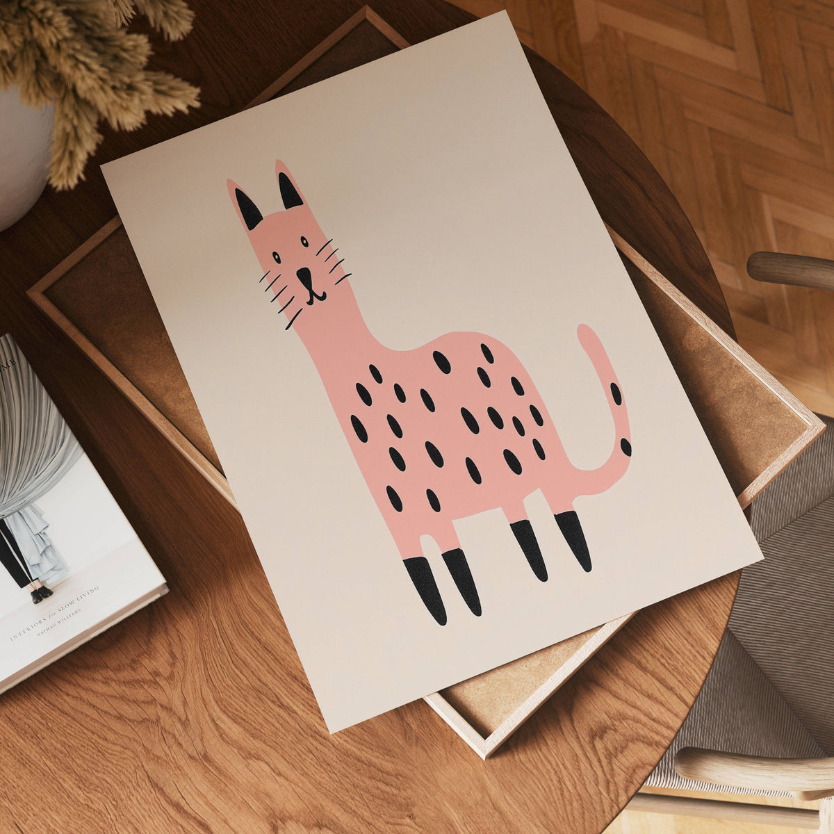 Pink Spotted Cat – affisch med snyggt motiv, köp enkelt hos Bozetto i flera storlekar