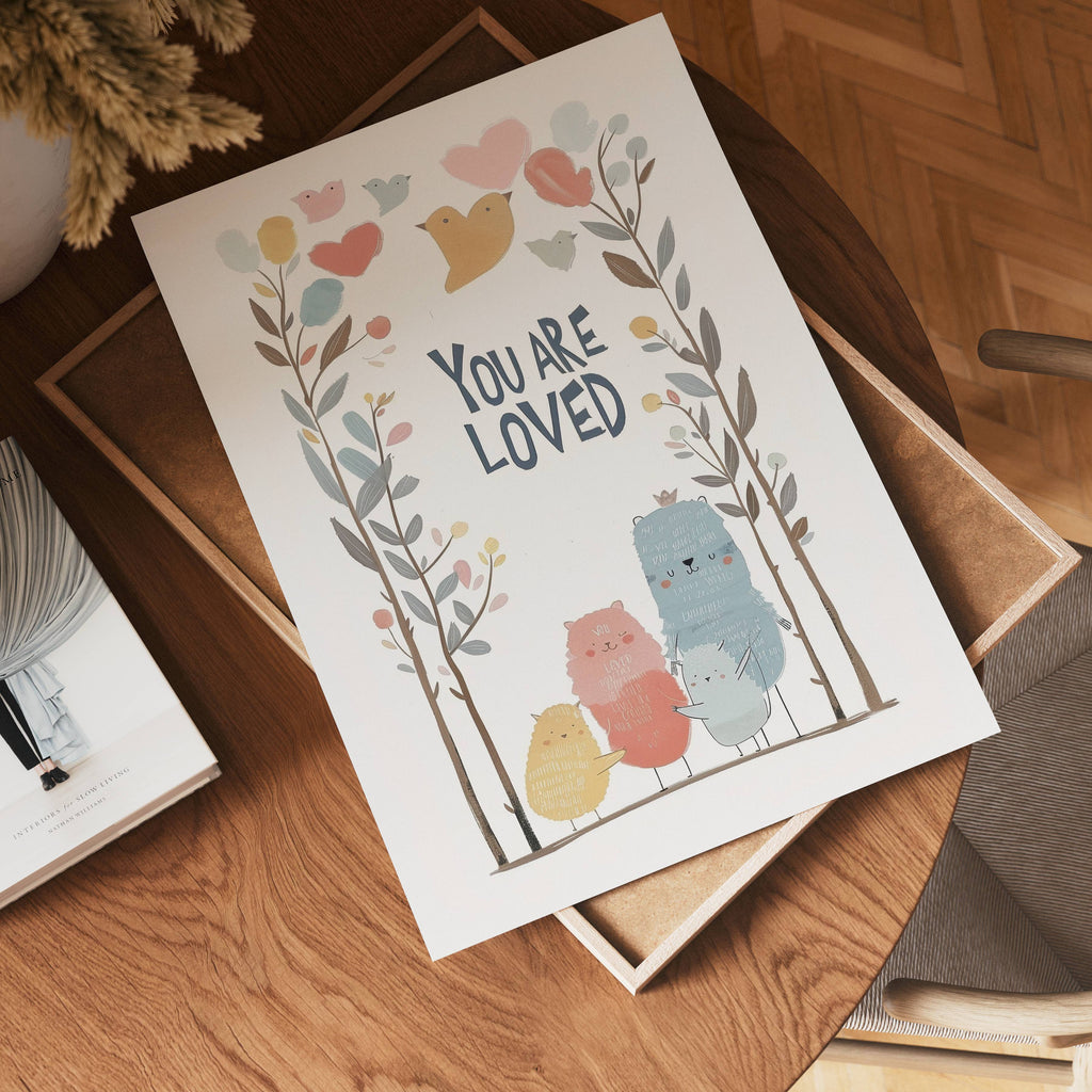 You Are Loved konsttryck på vit bakgrund – elegant Bozetto affisch för hemmet i hög tryckkvalitet