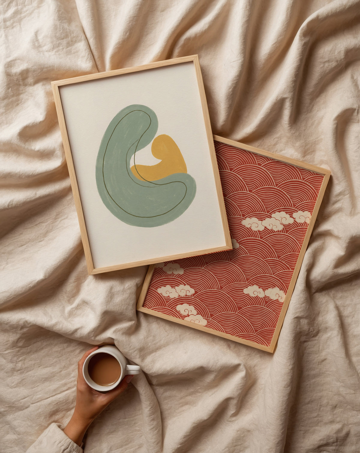 Abstract Embrace Sage Poster – två posters i rum 3