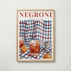 Negroni poster inramad i ljus ekram med naturligt träutseende – från Bozetto i hög tryckkvalitet