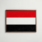 Yemen National Flag Poster i valnötsram – varm konstaffisch för hemmet från Bozetto