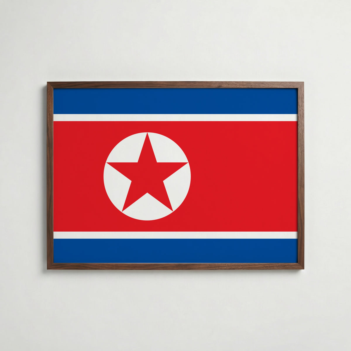 North Korea National Flag Poster i valnötsram – varm konstaffisch för hemmet från Bozetto