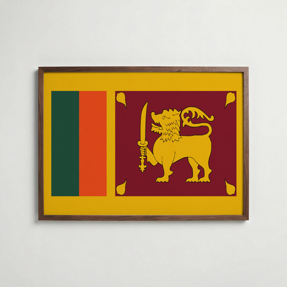 Sri Lanka National Flag Poster i valnötsram – varm konstaffisch för hemmet från Bozetto