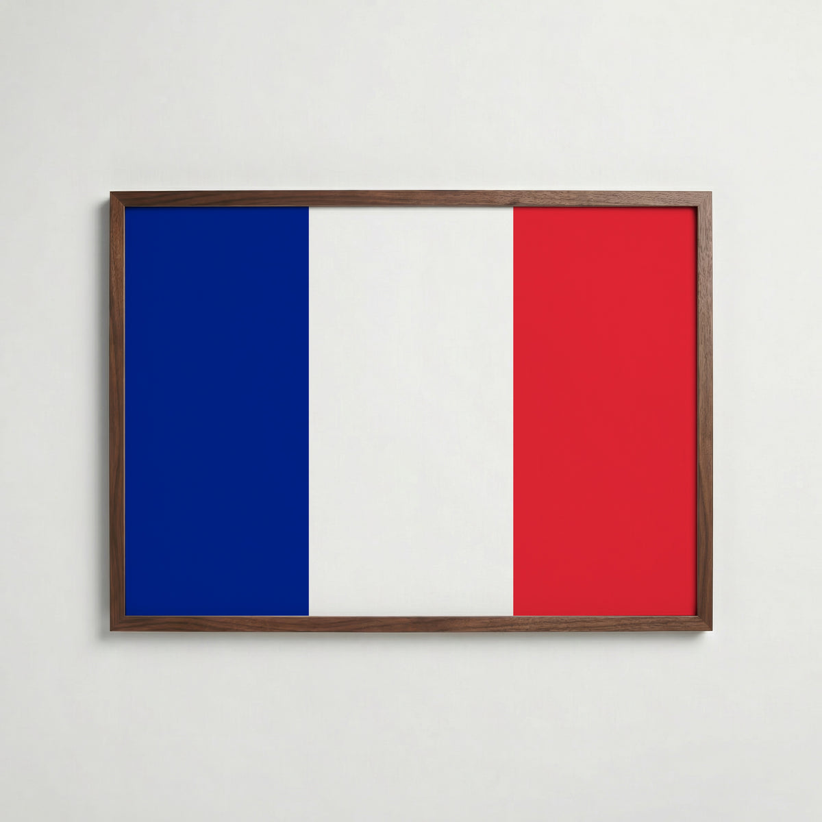 France National Flag Poster i valnötsram – varm konstaffisch för hemmet från Bozetto