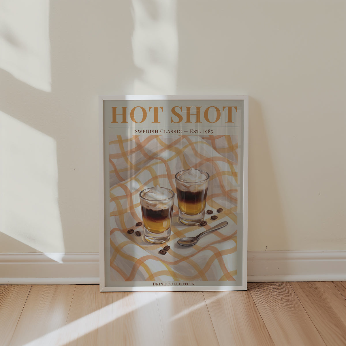 Two Hot Shots Please poster i stilrent hem med modern inredning – köp enkelt hos Bozetto
