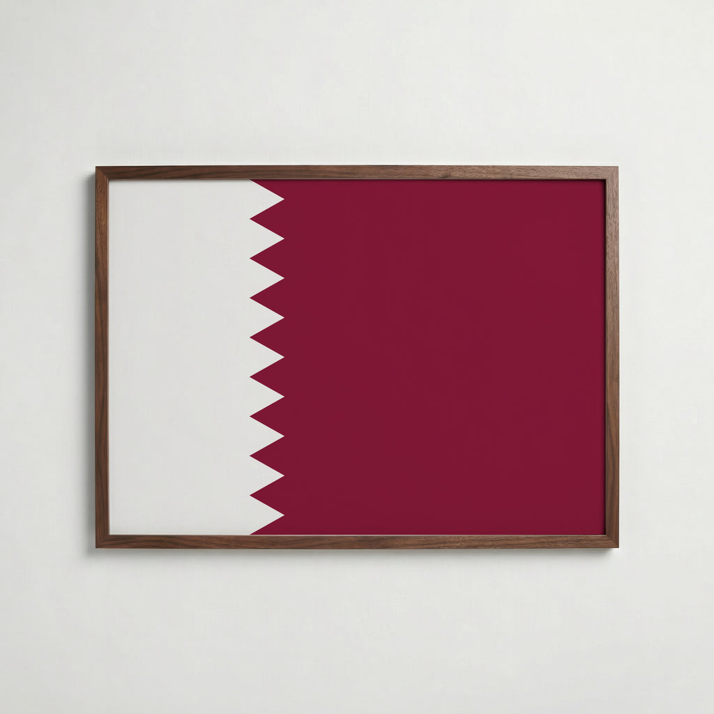 Qatar National Flag Poster i valnötsram – varm konstaffisch för hemmet från Bozetto