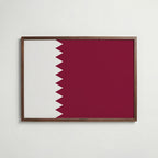 Qatar National Flag Poster i valnötsram – varm konstaffisch för hemmet från Bozetto