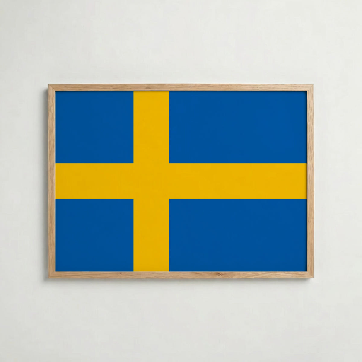 Sweden National Flag Poster i ekram – inramad konsttryck för stilren inredning hos Bozetto