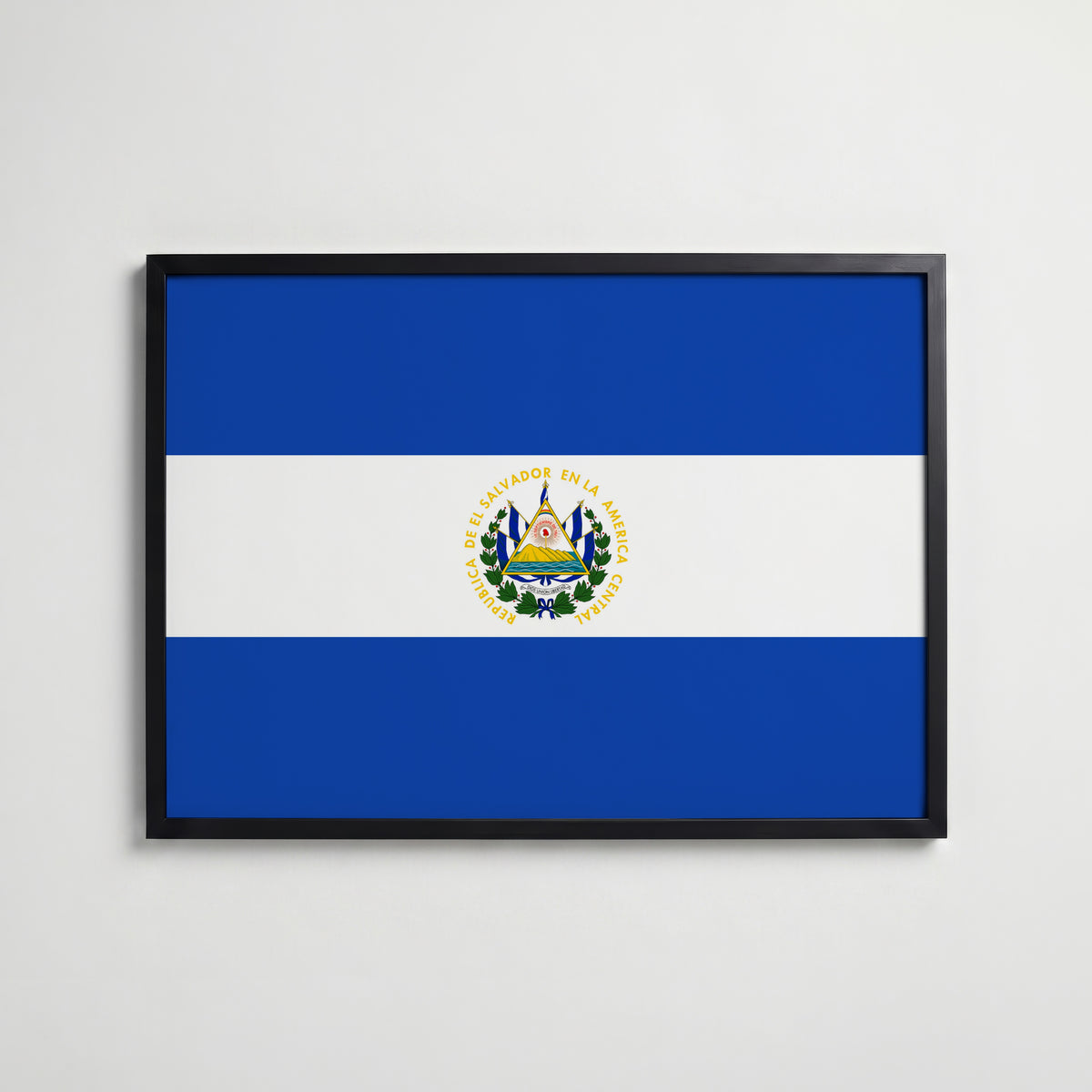 El Salvador National Flag Poster i svart ram – stilren konsttryck som väggdekor från Bozetto