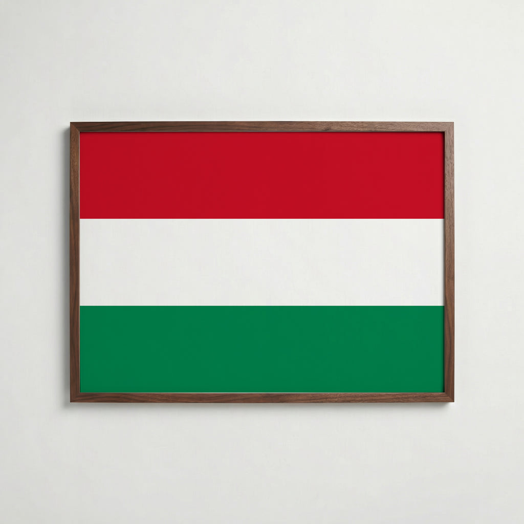 Hungary National Flag Poster i valnötsram – varm konstaffisch för hemmet från Bozetto