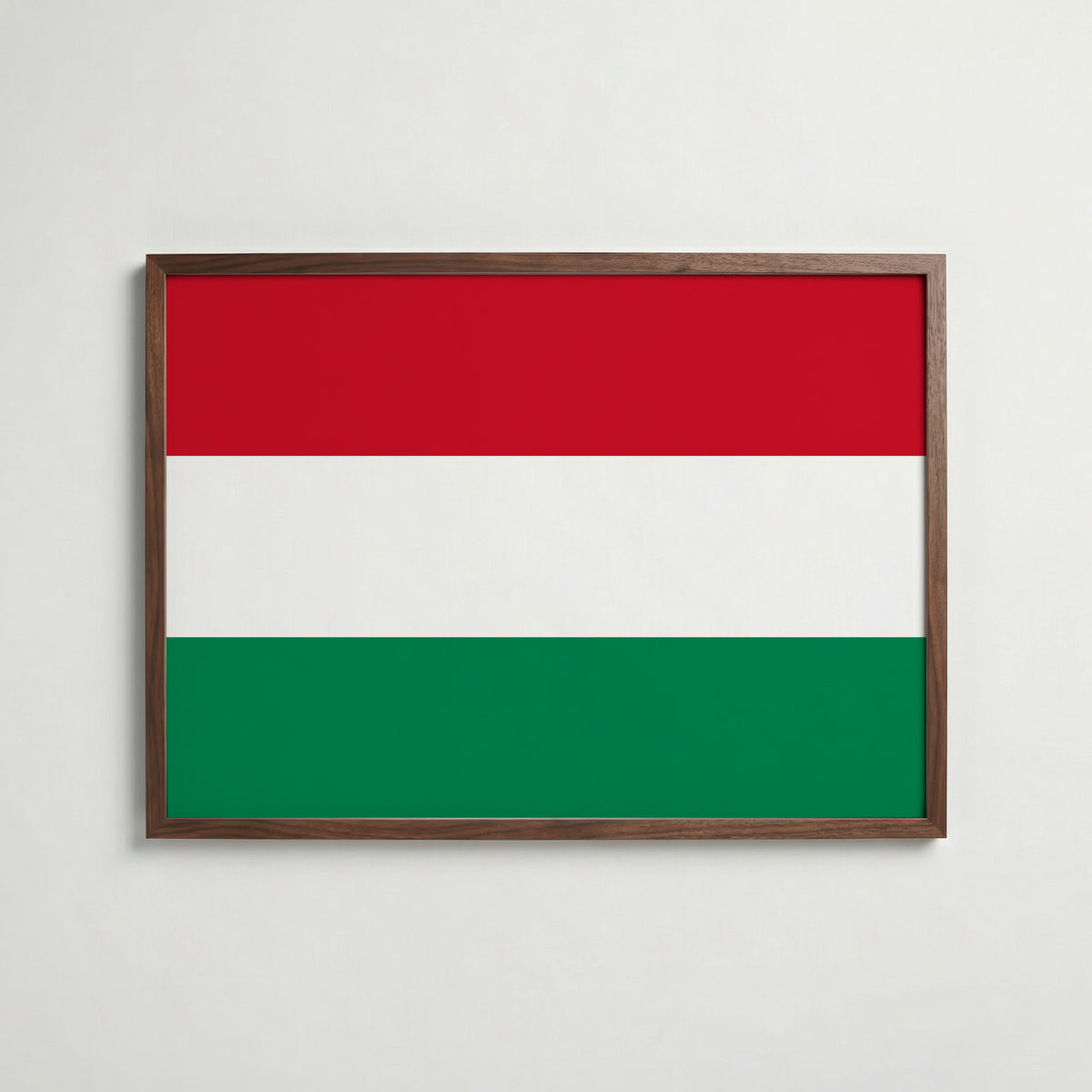 Hungary National Flag Poster i valnötsram – varm konstaffisch för hemmet från Bozetto