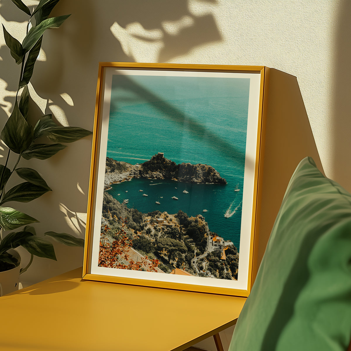 Mockup av Amalfi Coast Bay affisch på vägg – köp enkelt hos Bozetto i hög kvalitet