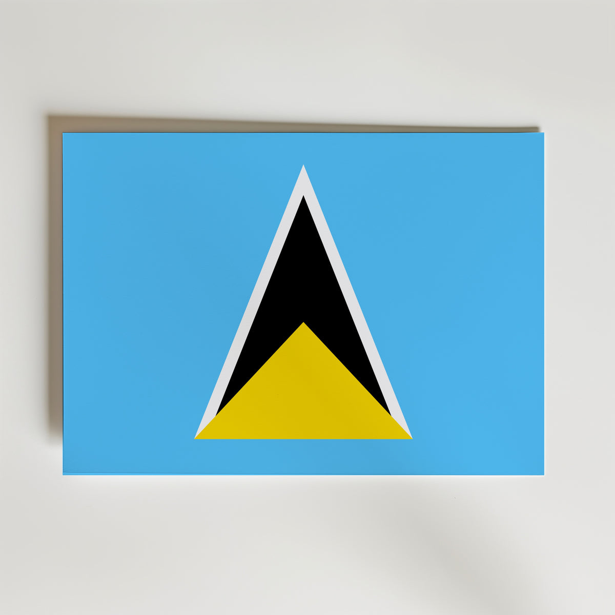 Saint Lucia National Flag Poster – modern konst och stilren konsttryck för hemmet hos Bozetto