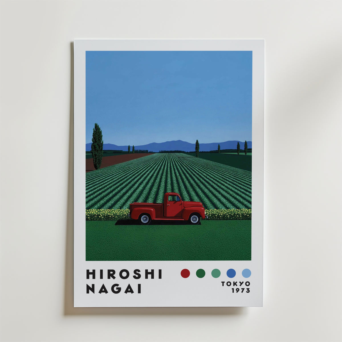Mockup av Hiroshi Nagai Red Pickup affisch på vägg – köp enkelt hos Bozetto i hög kvalitet