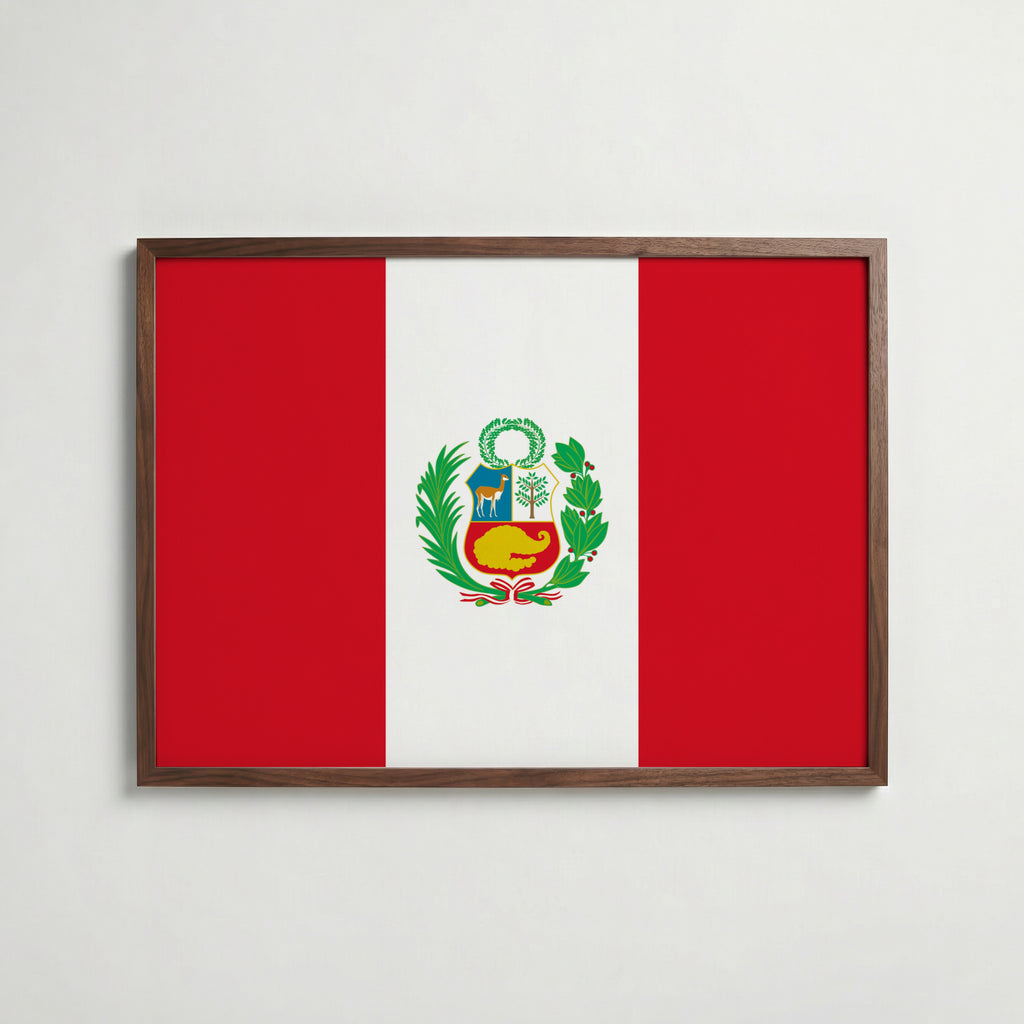 Peru National Flag Poster i valnötsram – varm konstaffisch för hemmet från Bozetto