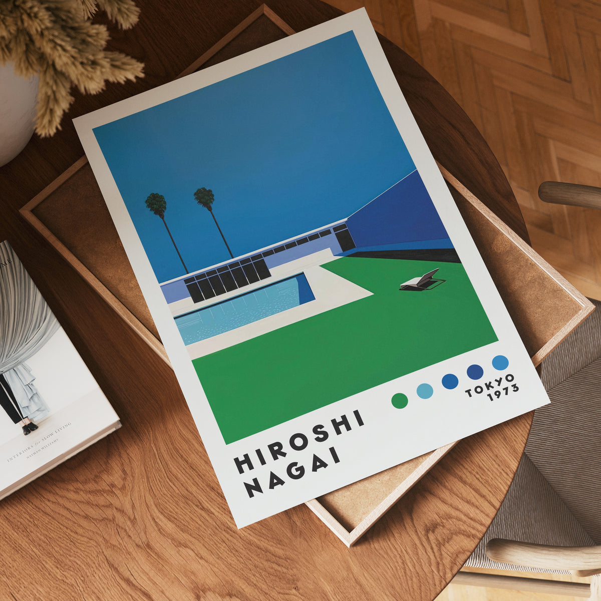 Väggmockup med Hiroshi Nagai Poolside – köp enkelt hos Bozetto affisch i hög kvalitet