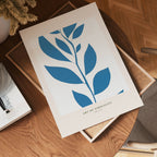Blue Leaf poster visad rakt fram – Bozetto affisch i hög tryckkvalitet i hög tryckkvalitet