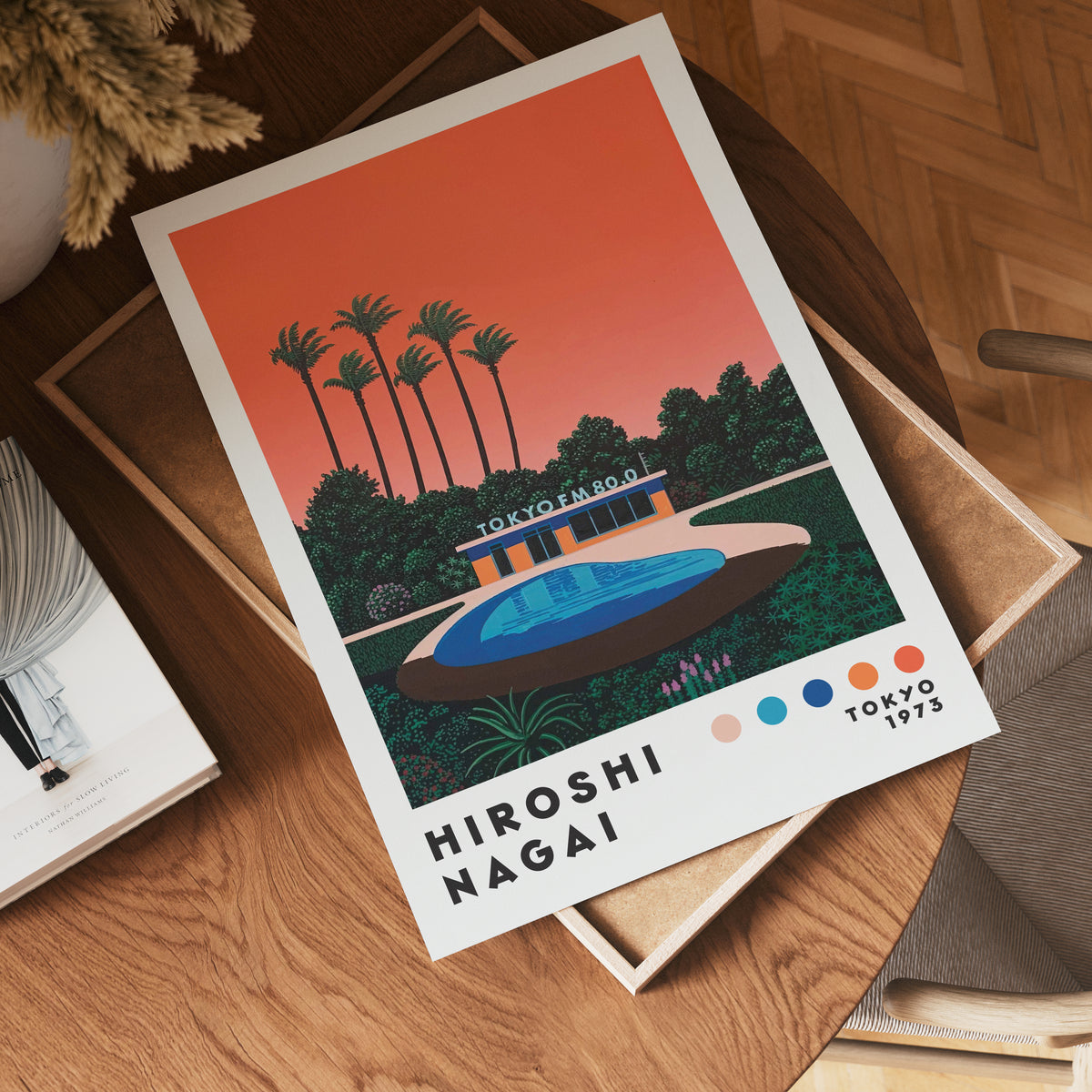 Väggmockup med Hiroshi Nagai Tokyo FM – köp enkelt hos Bozetto affisch i hög kvalitet