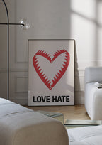 Love Hate poster visad rakt fram – Bozetto affisch i hög tryckkvalitet i hög tryckkvalitet