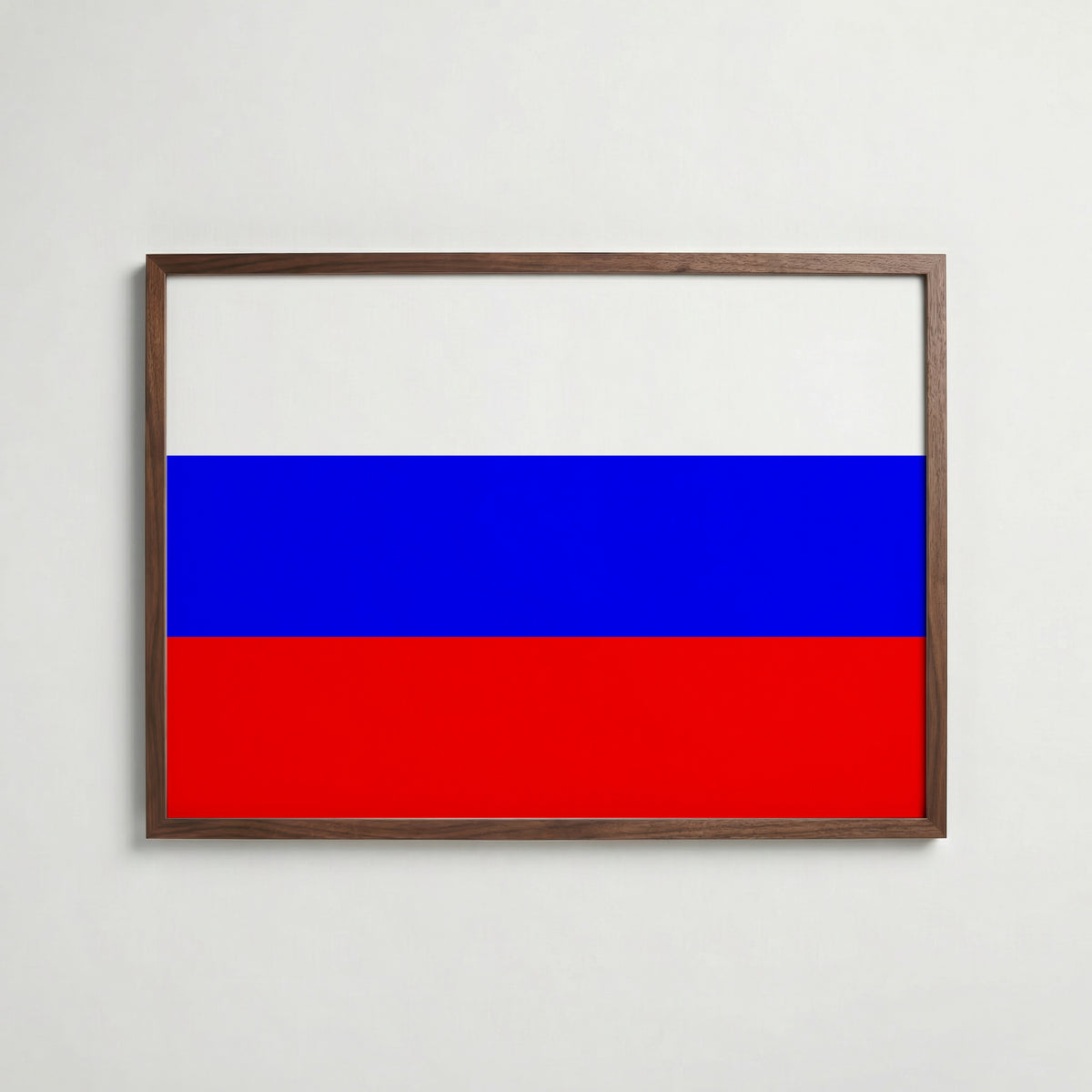 Russia National Flag Poster i valnötsram – varm konstaffisch för hemmet från Bozetto