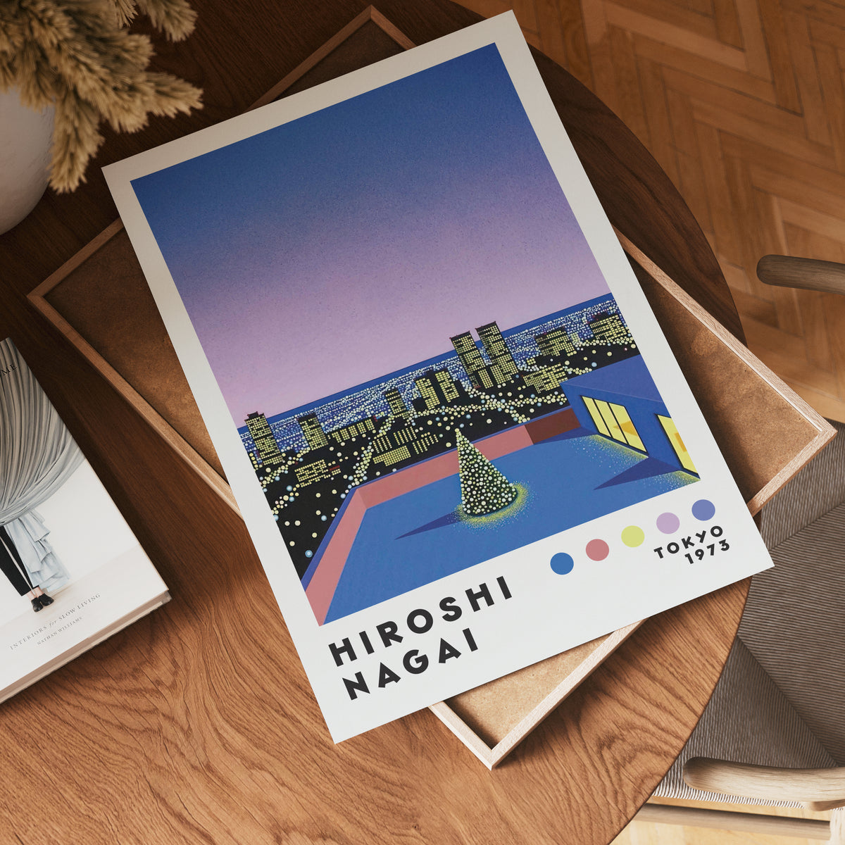 Väggmockup av Hiroshi Nagai Rooftop Christmas affisch på ljus vägg – Bozetto konsttryck