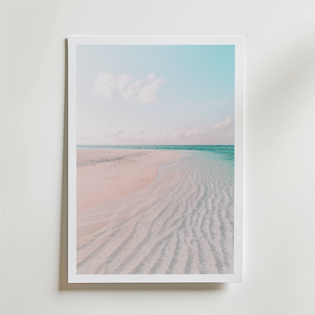 Pastel Shoreline – stilfullt konsttryck från Bozetto, tryckt på matt finpapper i hög tryckkvalitet