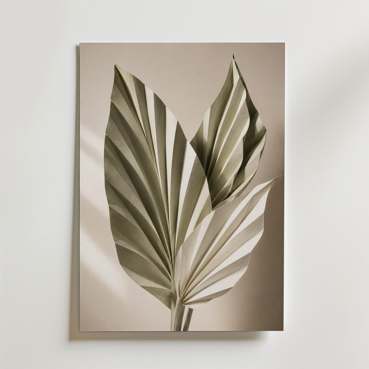 Folded Palm Study affisch inramad i neutral ram – konsttryck från Bozetto – nr 1