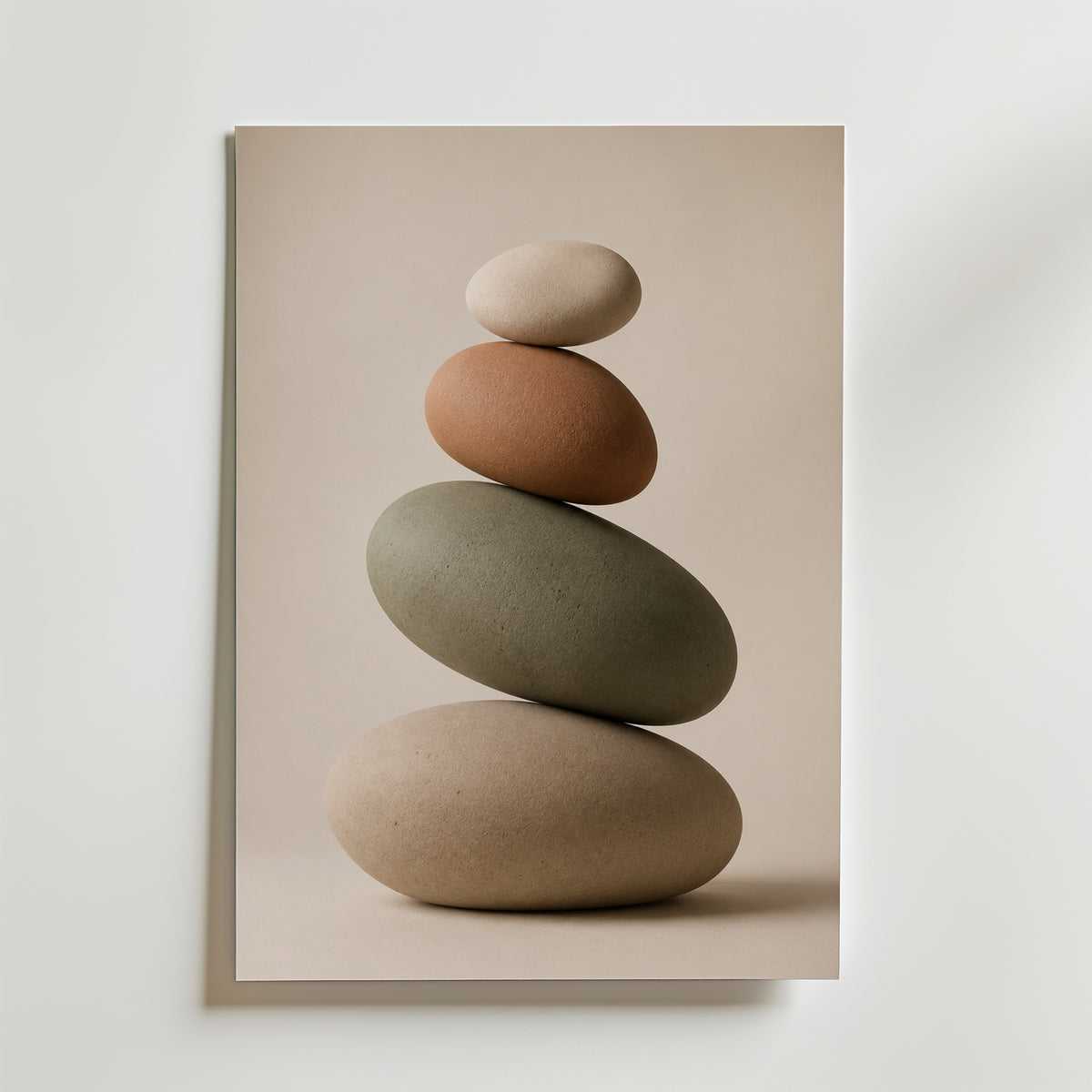 Balanced Stone Cairn affisch inramad i neutral ram – konsttryck från Bozetto – nr 1