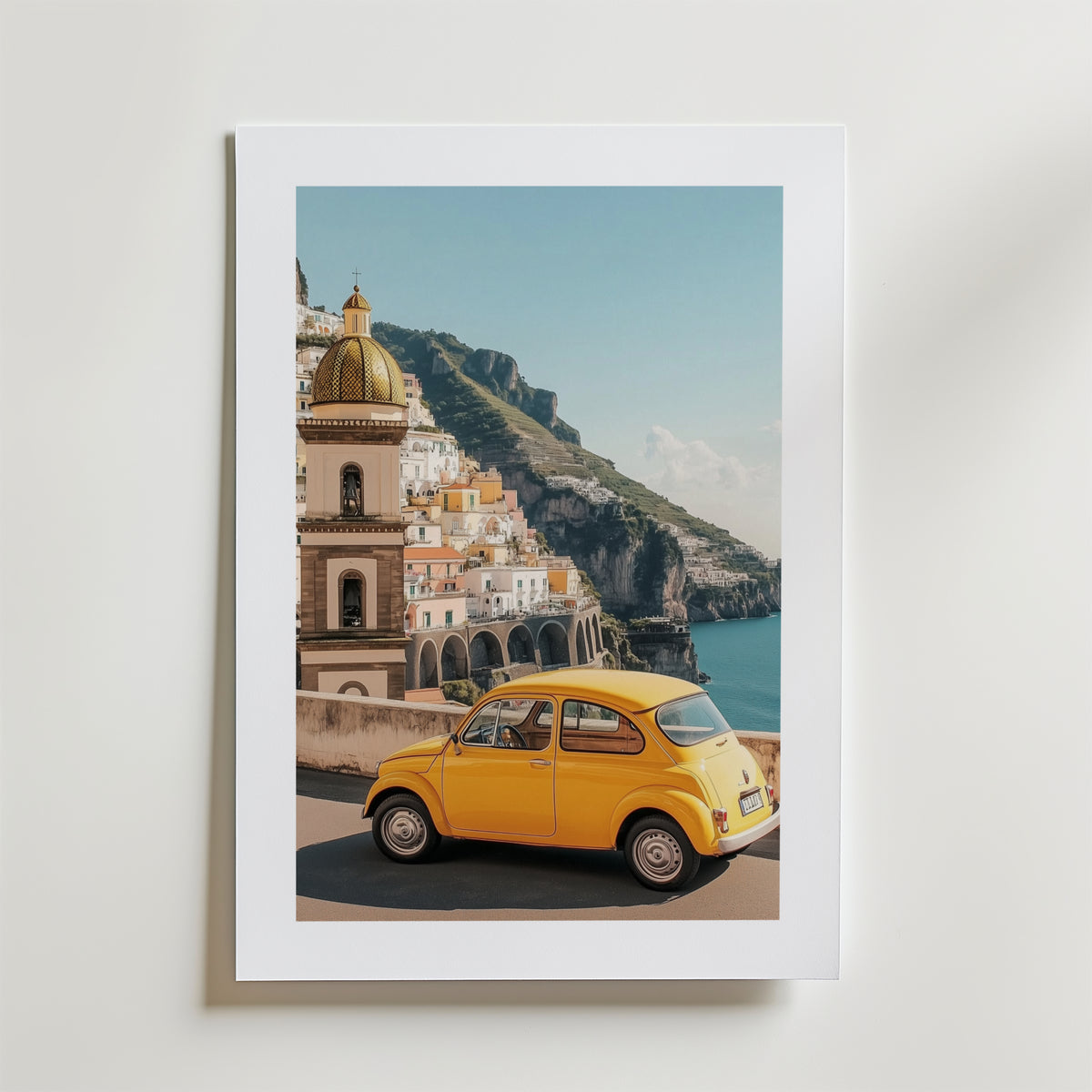 Amalfi Coast Car Poster – modern konst och stilren konsttryck för hemmet hos Bozetto