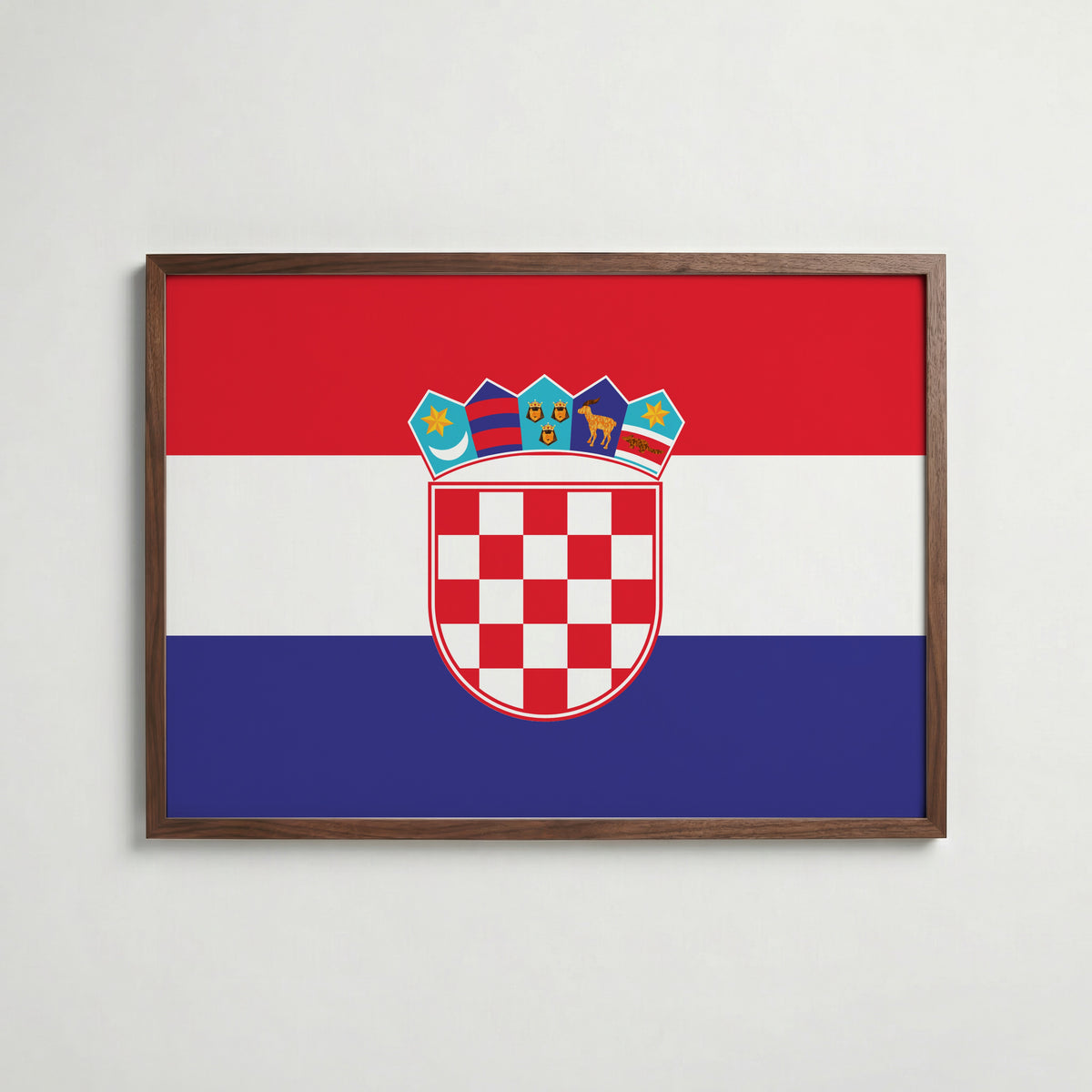 Croatia National Flag Poster i valnötsram – varm konstaffisch för hemmet från Bozetto