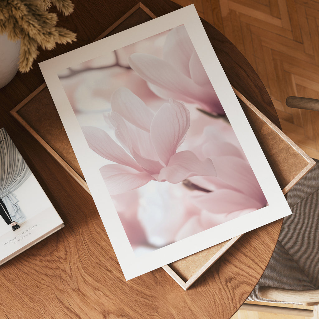 Blush Pink in Bloom poster visad rakt fram – Bozetto affisch i hög tryckkvalitet