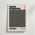 Mockup av Yayoi Kusama Infinity Lines affisch på vägg – köp enkelt hos Bozetto i hög kvalitet