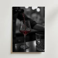Storleksjämförelse för Pouring Passion Wine affisch – Bozetto erbjuder flera format