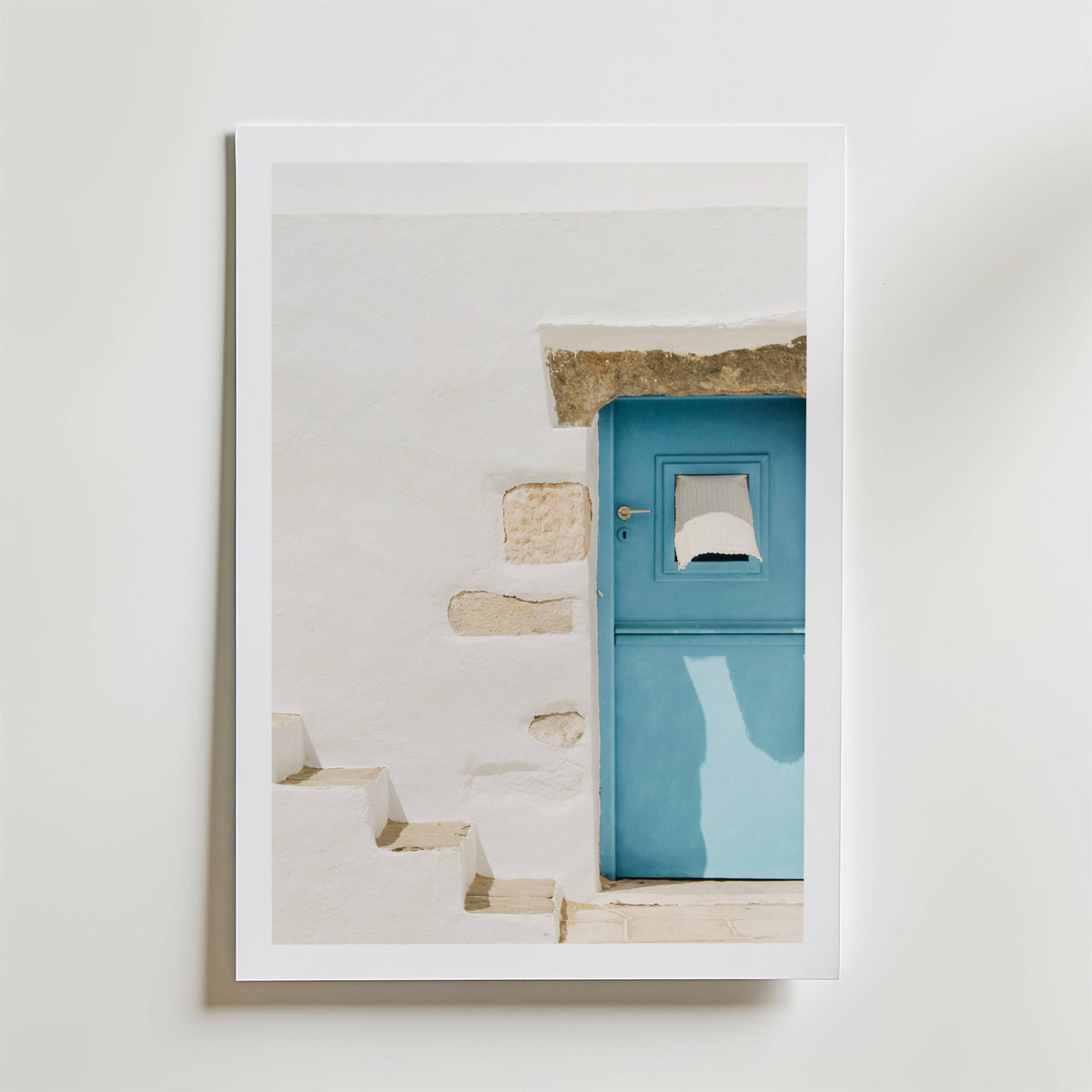 Mediterranean Blue Door – stilfullt konsttryck från Bozetto, tryckt på matt finpapper