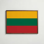 Lithuania National Flag Poster i valnötsram – varm konstaffisch för hemmet från Bozetto