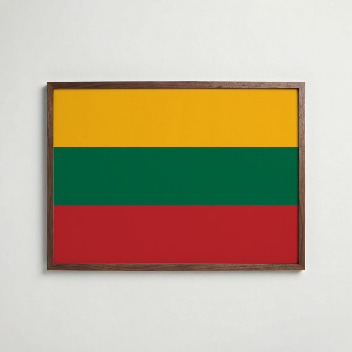 Lithuania National Flag Poster i valnötsram – varm konstaffisch för hemmet från Bozetto