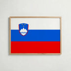 Slovenia National Flag Poster i ekram – inramad konsttryck för stilren inredning hos Bozetto